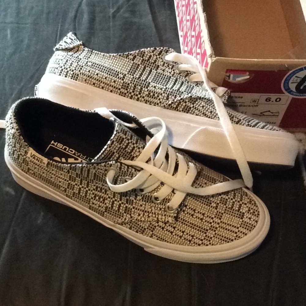 Vans women’s size 6 new